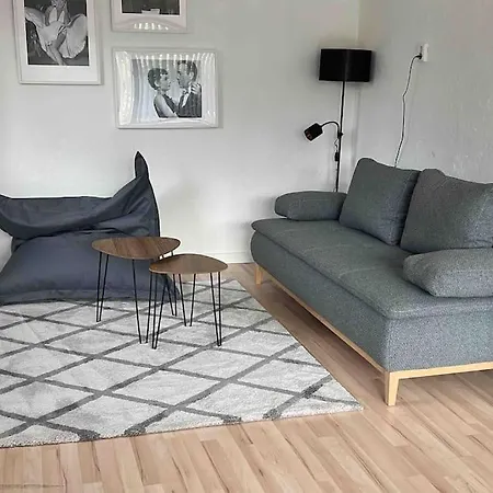 Hoepen 125qm 4 Schlafzimmer Citynah 5 Zi. Parkplatz Terasse Wifi Apartment *
