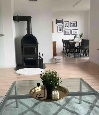 Hoepen 125qm 4 Schlafzimmer Citynah 5 Zi. Parkplatz Terasse Wifi Apartment *