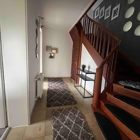 Hoepen 125qm 4 Schlafzimmer Citynah 5 Zi. Parkplatz Terasse Wifi Apartment *