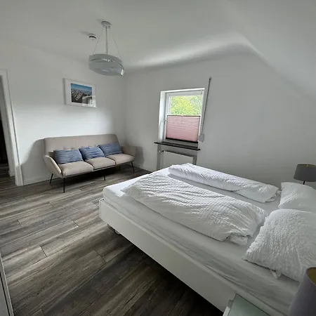 Apartamento Hoepen 125qm 4 Schlafzimmer Citynah 5 Zi. Parkplatz Terasse Wifi Seevetal