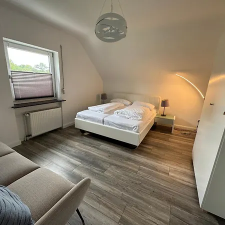 Apartamento Hoepen 125qm 4 Schlafzimmer Citynah 5 Zi. Parkplatz Terasse Wifi Seevetal