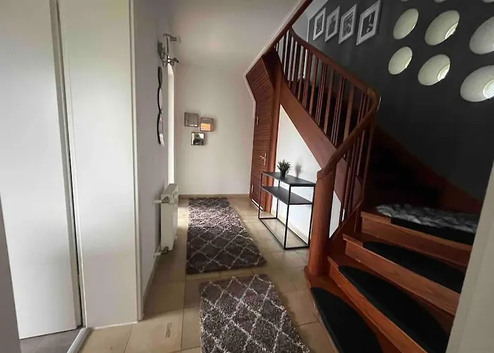 Hoepen 125qm 4 Schlafzimmer Citynah 5 Zi. Parkplatz Terasse Wifi Апартаменты *