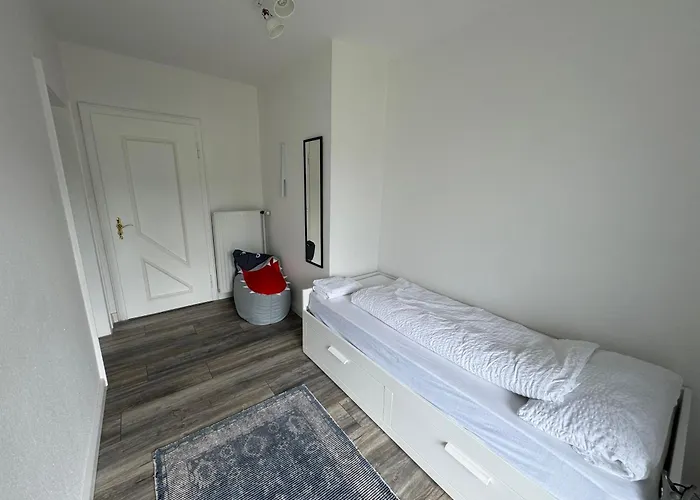 Апартаменты Hoepen 125qm 4 Schlafzimmer Citynah 5 Zi. Parkplatz Terasse Wifi