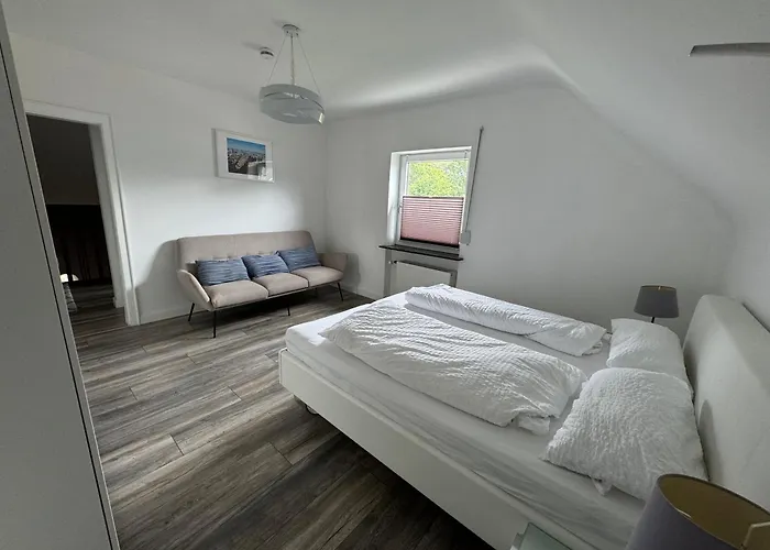 Апартаменты Hoepen 125qm 4 Schlafzimmer Citynah 5 Zi. Parkplatz Terasse Wifi Зеветаль